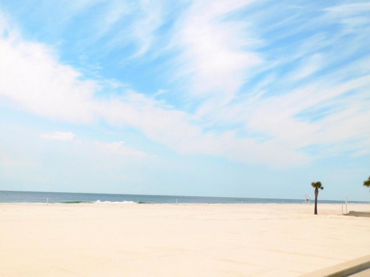Budget Friendly Condo Perfect For A Romantic Getaway Within Walking Distance To The Beach! Gulf Shores Exterior foto