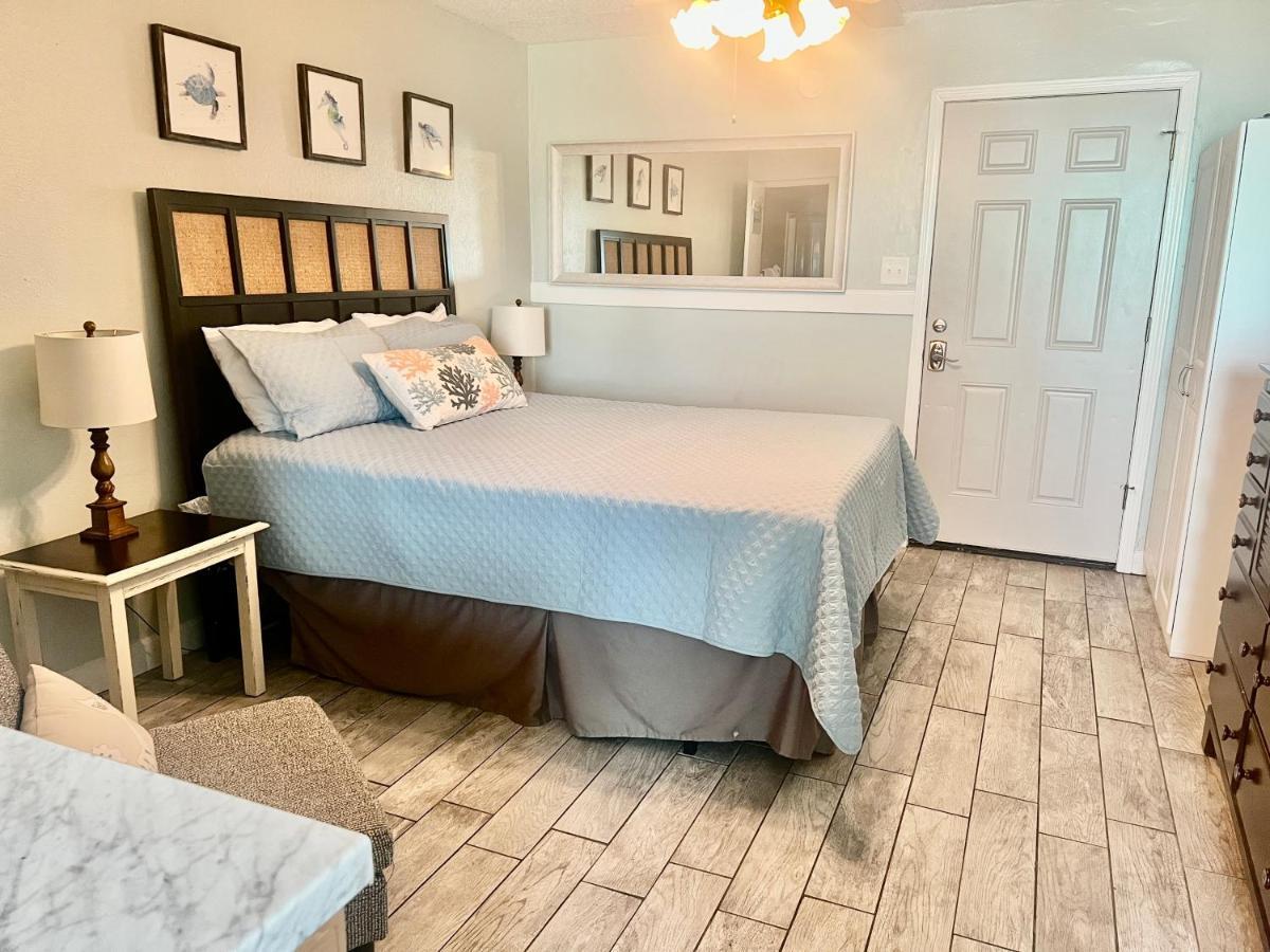 Budget Friendly Condo Perfect For A Romantic Getaway Within Walking Distance To The Beach! Gulf Shores Exterior foto