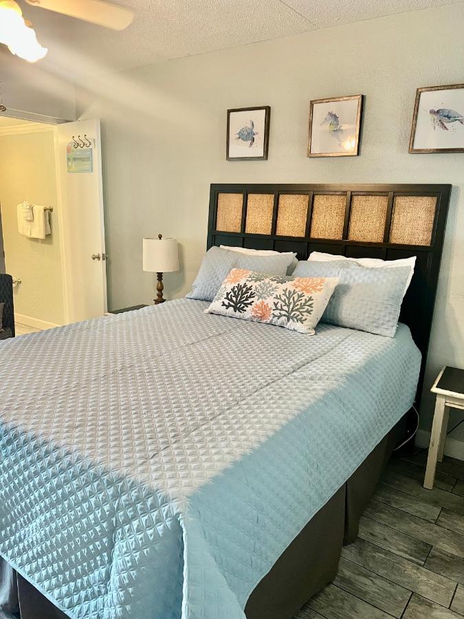 Budget Friendly Condo Perfect For A Romantic Getaway Within Walking Distance To The Beach! Gulf Shores Exterior foto